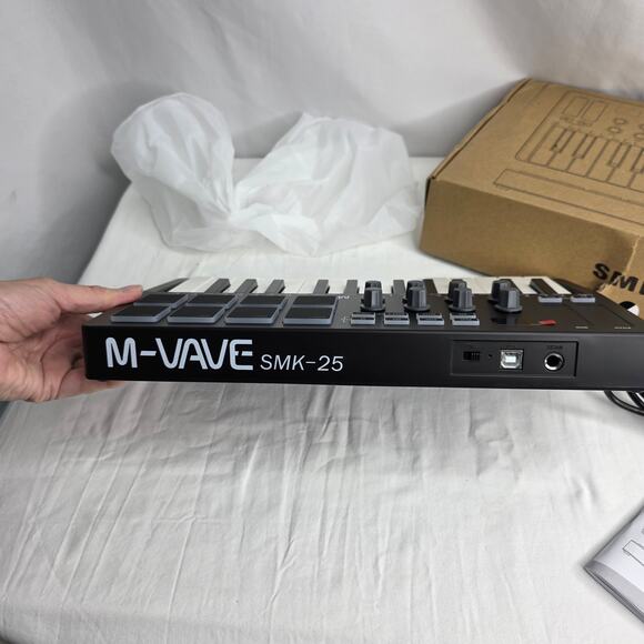 M-VAVE 25 Key USB MIDI Keyboard Controller W 8 Backlit Drum Pads Wireless - Picture 11 of 16